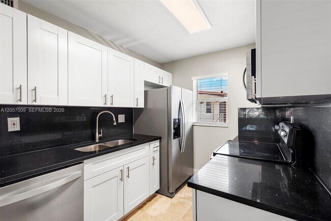 Building Photo - 3242 Coral Ridge Dr