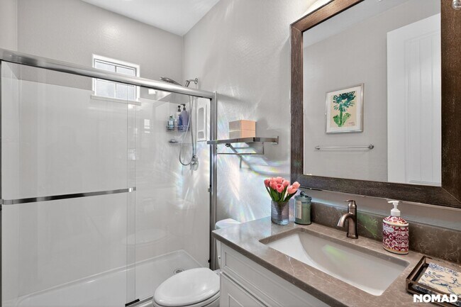 Building Photo - 4060 S Thistle Dr