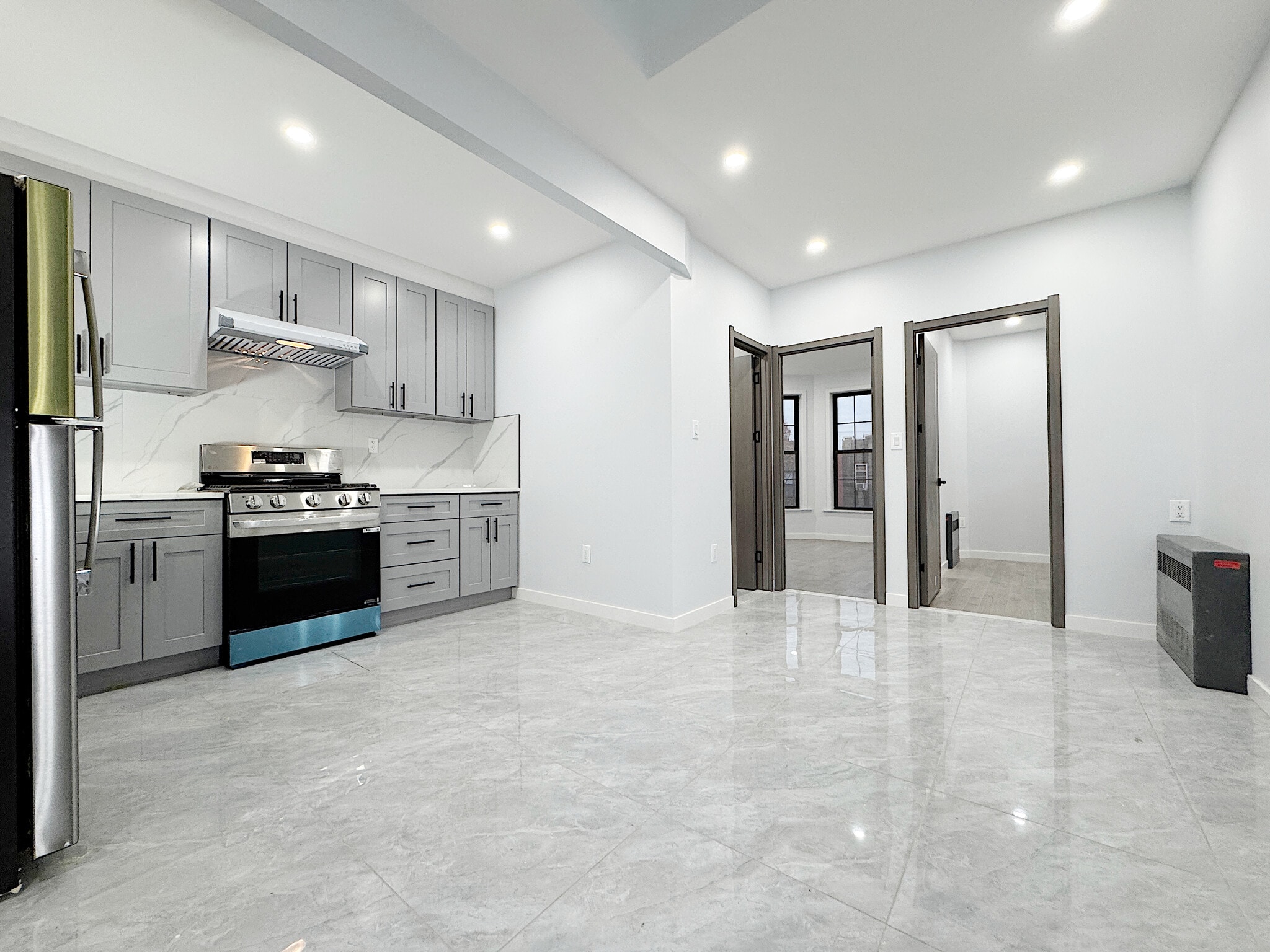 Building Photo - 333 87th St