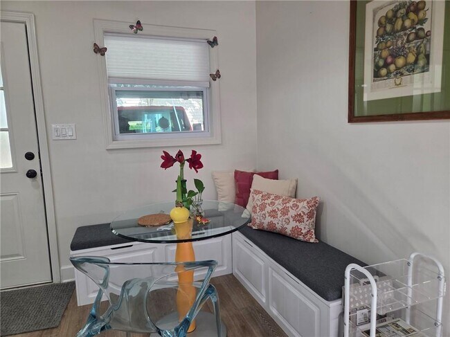 Building Photo - 603 Serramonte Dr