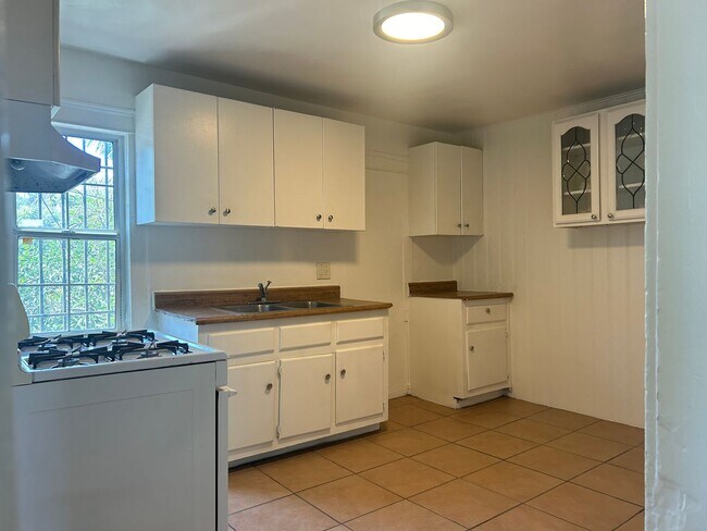 Building Photo - 5518Mont