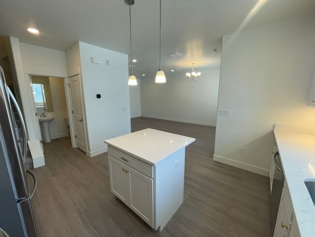 Building Photo - 597 Nichole Ln
