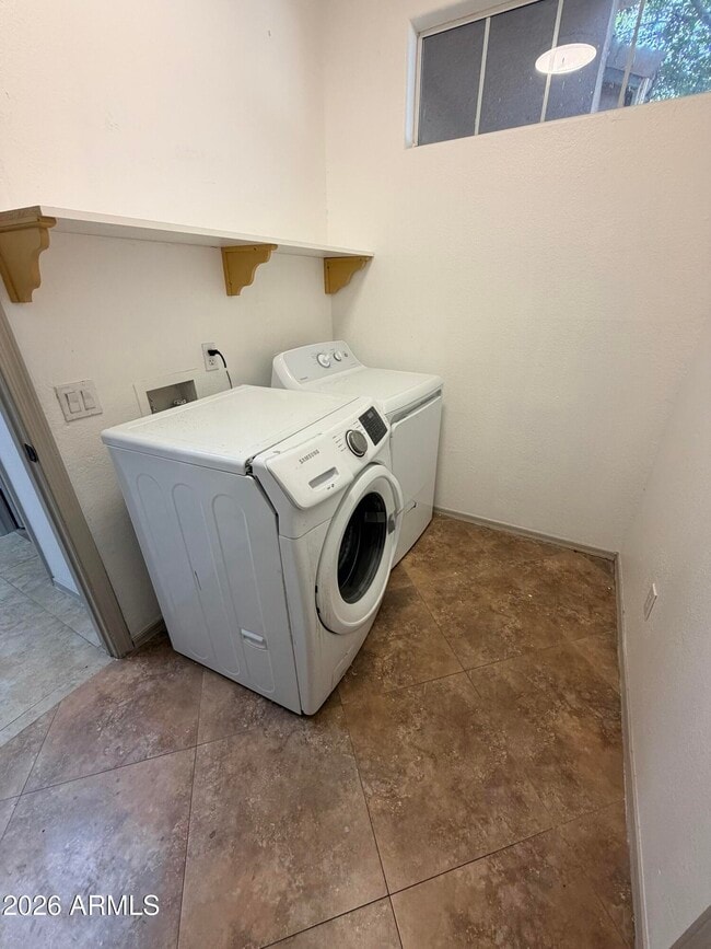 Building Photo - 5215 W Tonopah Dr