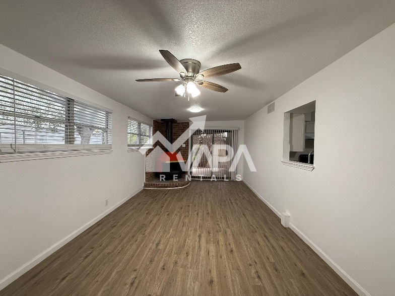 Building Photo - 943 Weizmann St