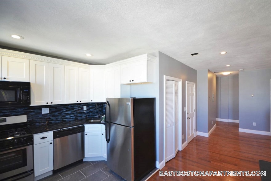 Building Photo - 349 Sumner St