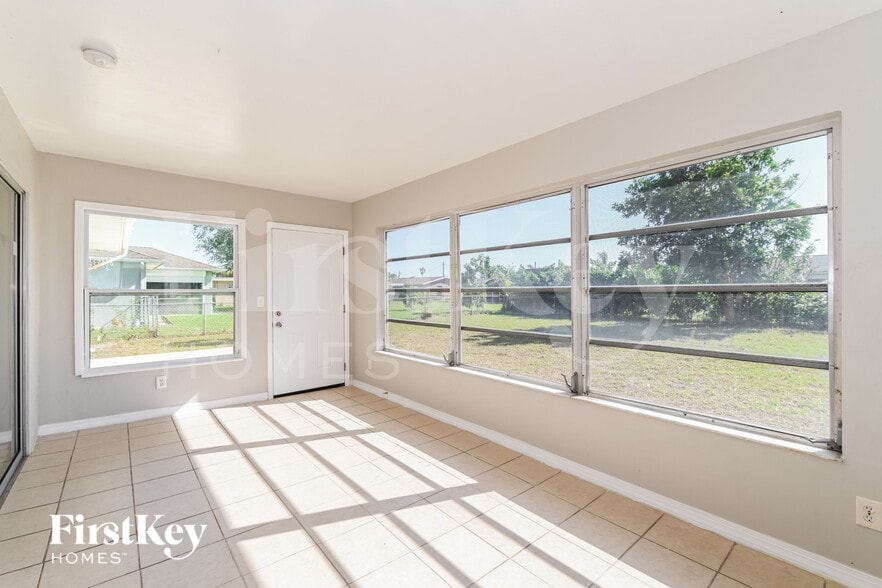 Building Photo - 1404 SE 30th St