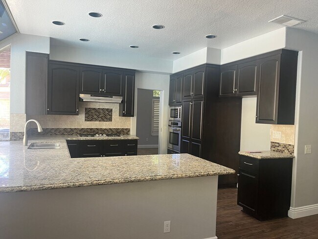 Building Photo - 4 Bedroom/2.5 Bath Home with Pool in Chino...