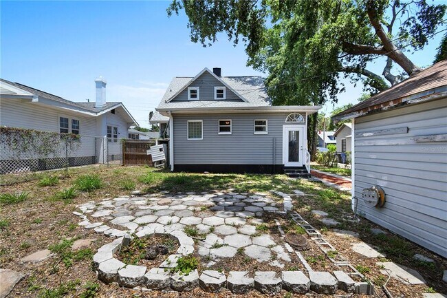 Building Photo - 766 13th Ave S