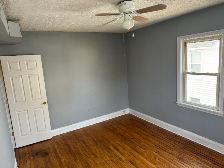 Building Photo - 3033 Hamilton Ave