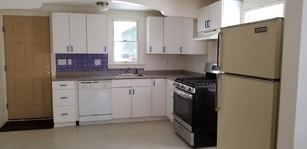 Kitchen - 42 Chandler St