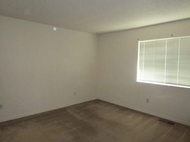 Building Photo - Beautifully Maintained Fairfield Home