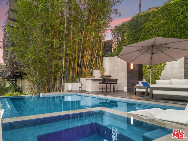 Building Photo - 1717 Sunset Plaza Dr