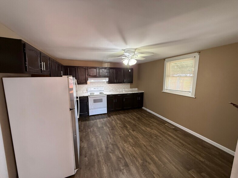 Building Photo - 3238 Mt Pleasant St