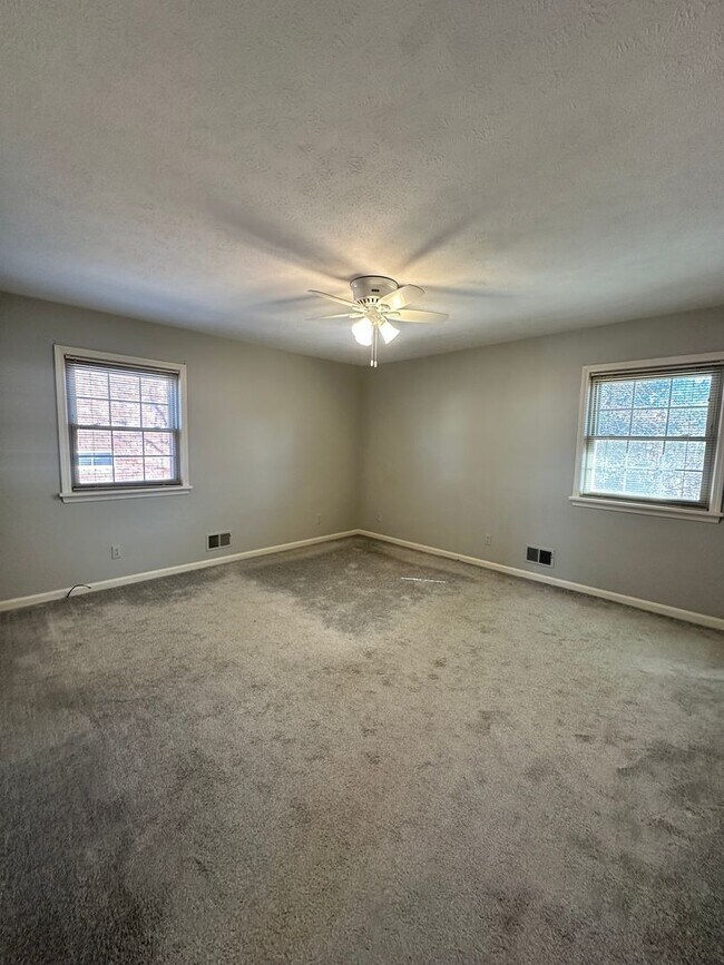 Building Photo - 3BR/3BA Home for Rent in J-town with Two Gar Garage and Large Deck!