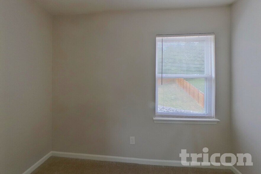 Building Photo - 4037 Dover Downs Dr