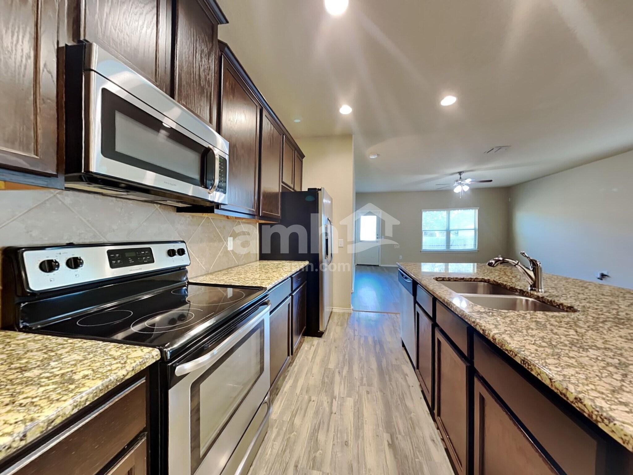 Building Photo - 10450 Rosewood Creek