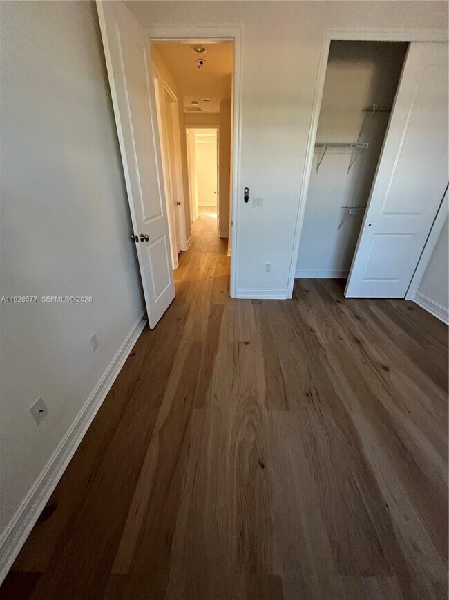 Building Photo - 115 Riverwalk Cir E