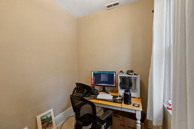 Building Photo - 1421 Fletcher-2F