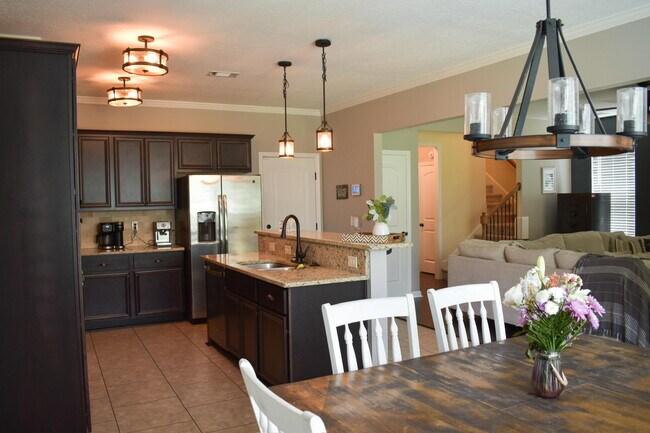 Building Photo - 3262 Alexandria Dr