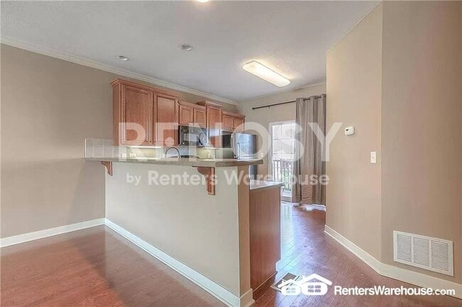 Building Photo - 3 Bedroom / 3.5 Bath Townhouse Near KU MED -  Available in August