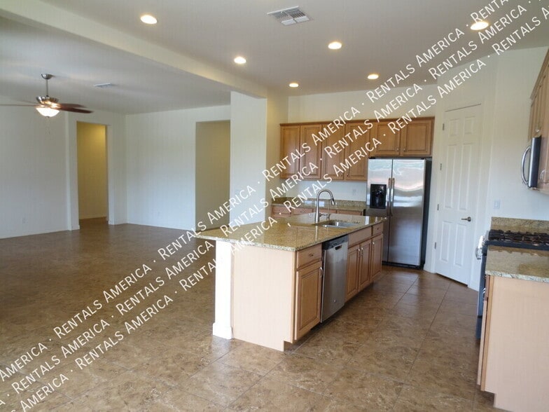 Building Photo - 1133 E Buckingham Ave