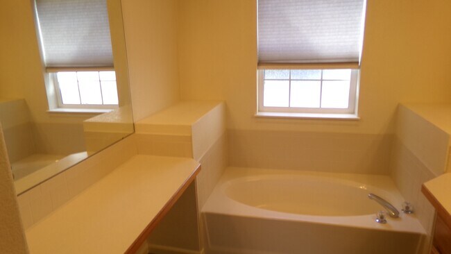 Building Photo - 217 Rock Bridge Ln
