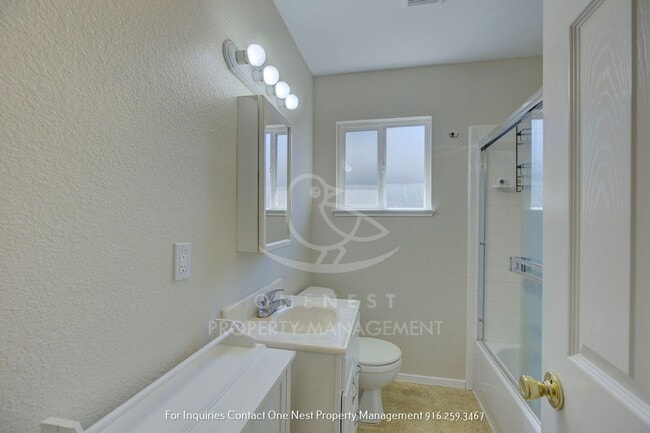 Building Photo - Tahoe Park Bugalow, move in ASAP