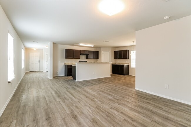 Building Photo - 520 Meadow Park Ln