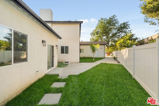 Building Photo - 4824 Saloma Ave