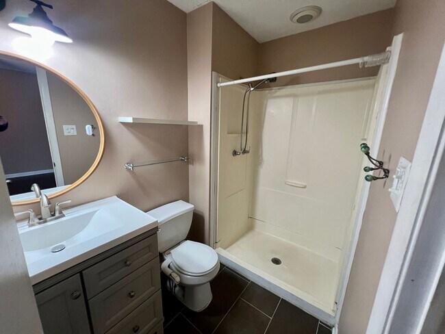 Building Photo - 805 Castalia Dr