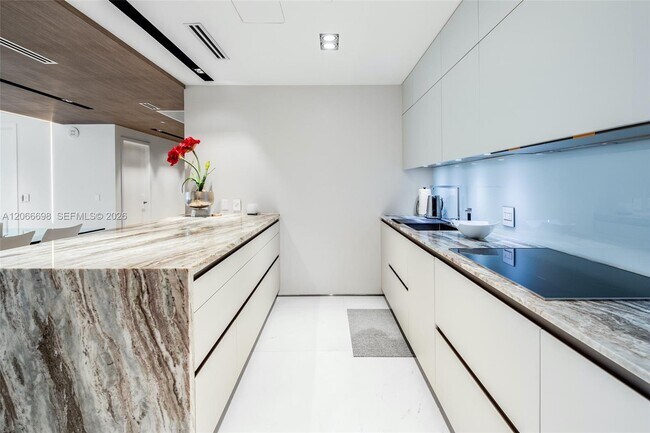 Building Photo - 360 Ocean Dr