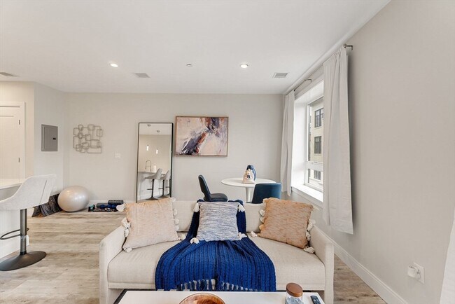 Building Photo - 1457 Tremont St