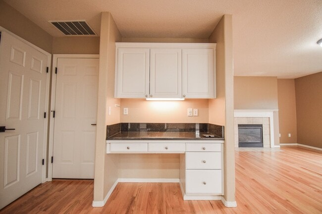 Building Photo - Move In Special!  $1000 Off!  Beautiful Spacious Home!