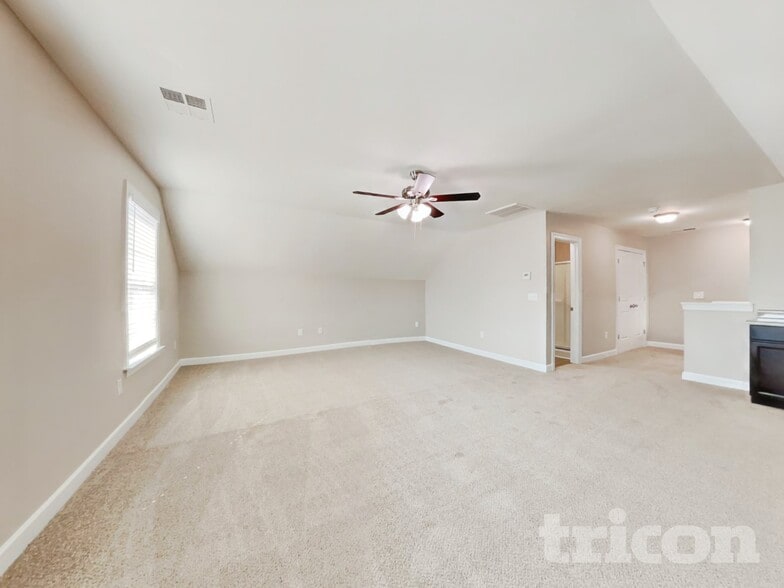 Building Photo - 685 Century Dr