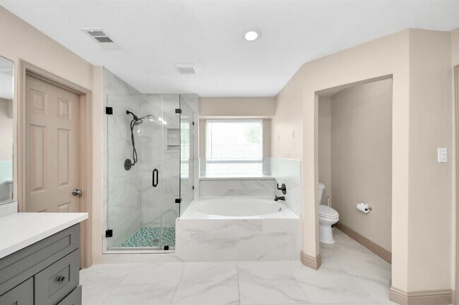 Building Photo - 2030 Winding Hollow Dr