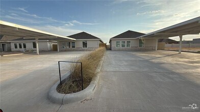 Building Photo - 5317 Vision St