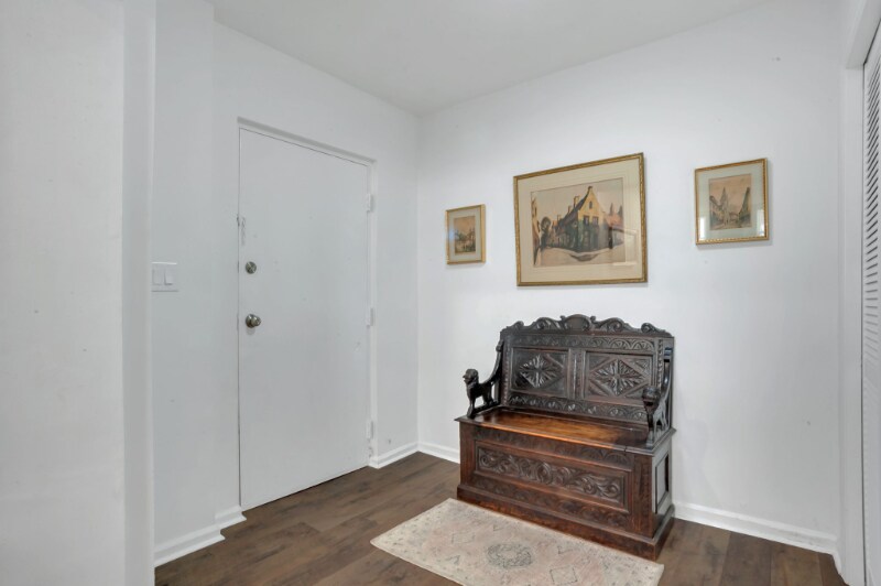 Building Photo - 121 W Hall St