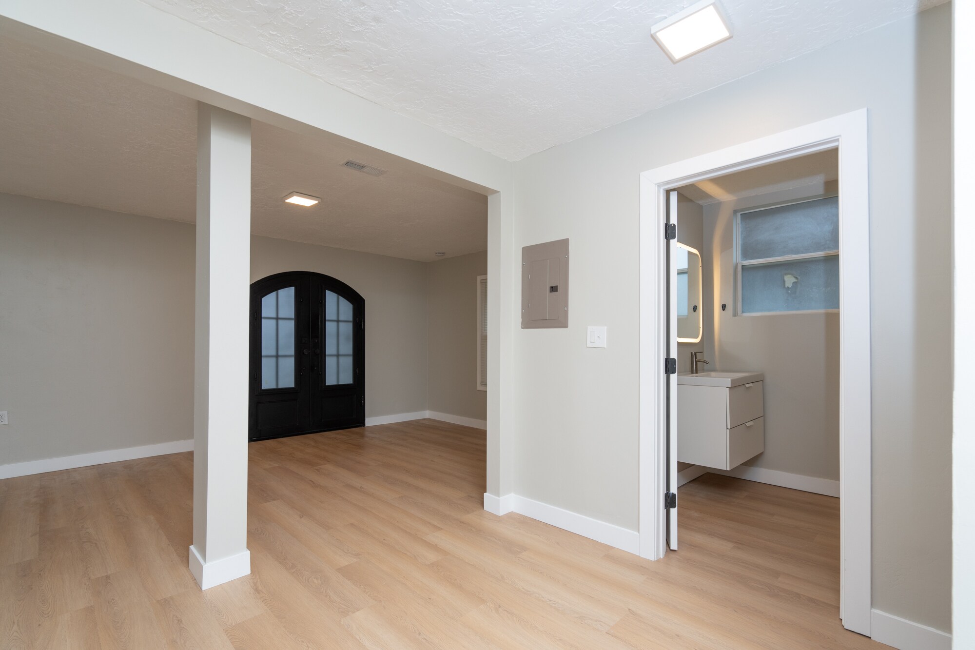 Building Photo - 2527 Porter Ave