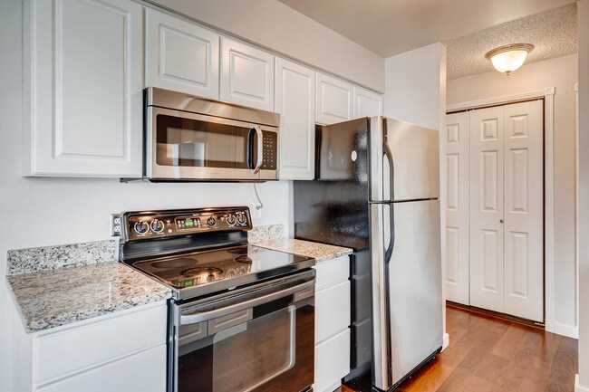 Building Photo - 8100 W Quincy Ave