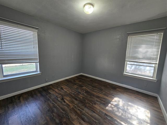 Building Photo - 427 Royal Crest Dr