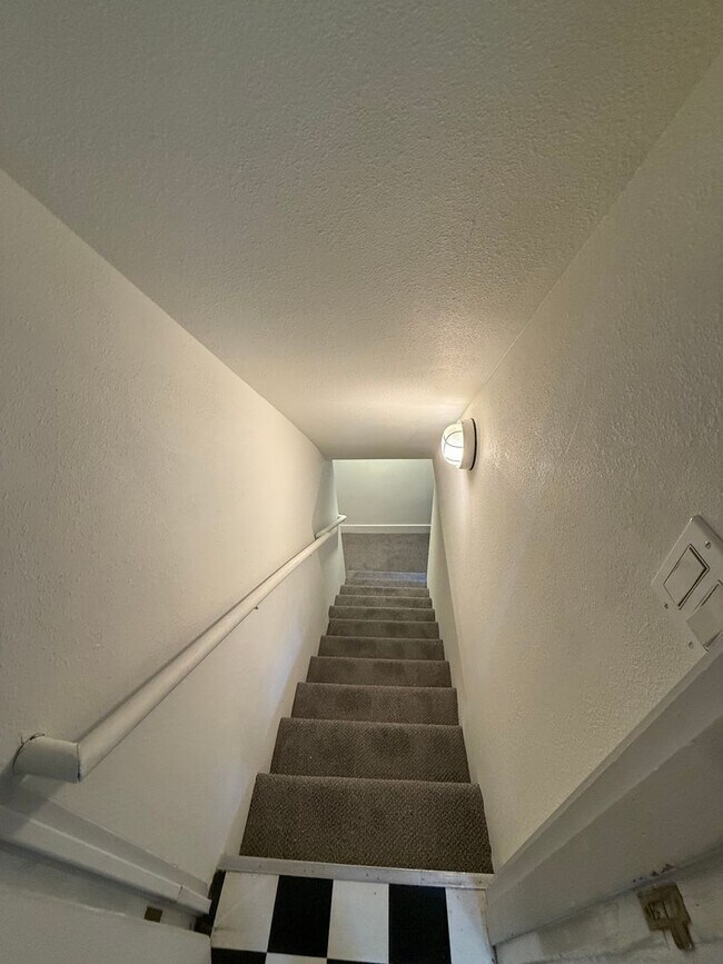 Building Photo - Charming Sellwood Gem in the Heart of SE P...