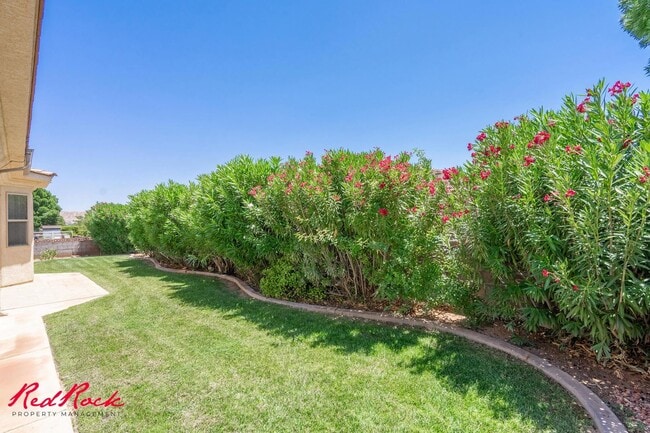 Building Photo - Comfortable 3-bedroom Home. Small Dog Frie...