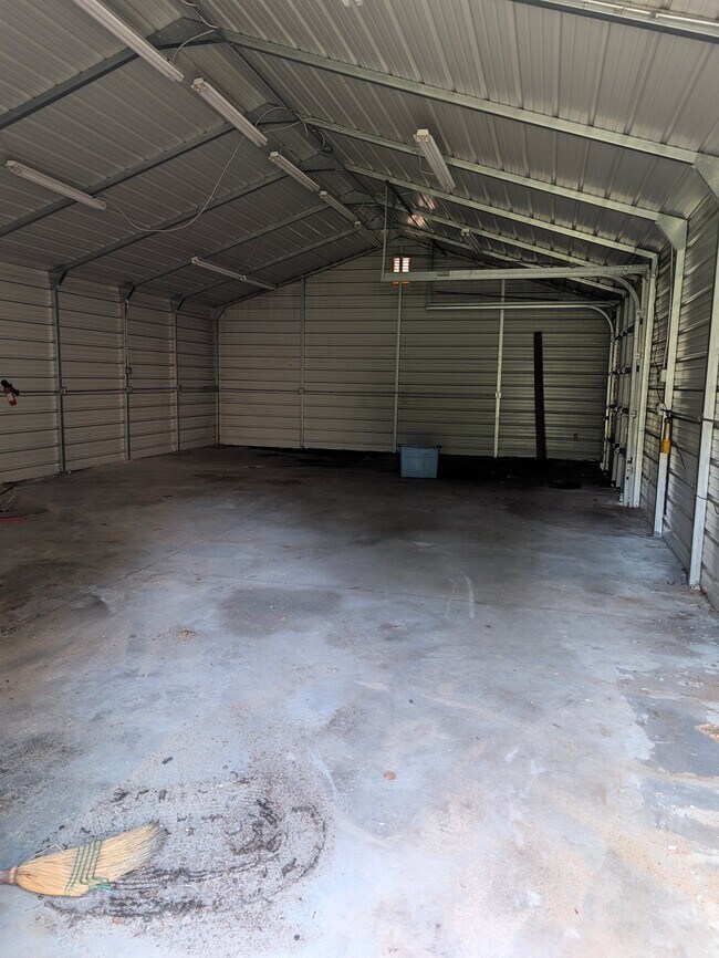 Building Photo - 830 Armour St