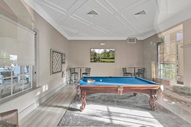 Building Photo - 360 SE Rogers Ct