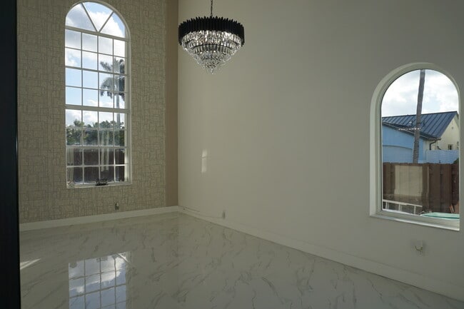 Building Photo - 15614 SW 110th Terrace