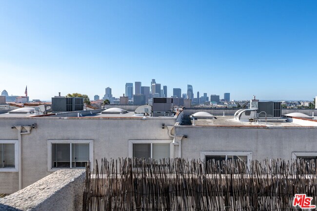 Building Photo - 1001 Figueroa Terrace