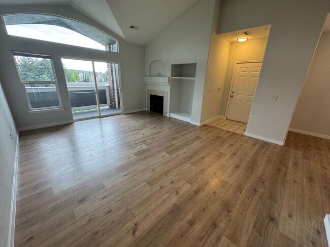Building Photo - Spacious Condo in the Heart of Aurora