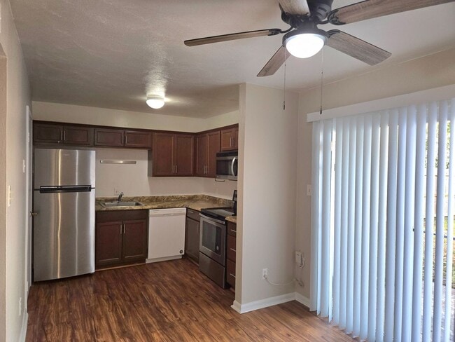 Building Photo - Move In Ready!!