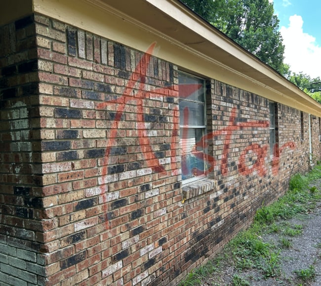 Building Photo - 2336 Norman Ave