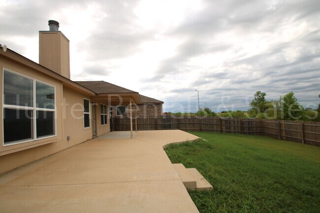 Building Photo - Goodnight Ranch!
